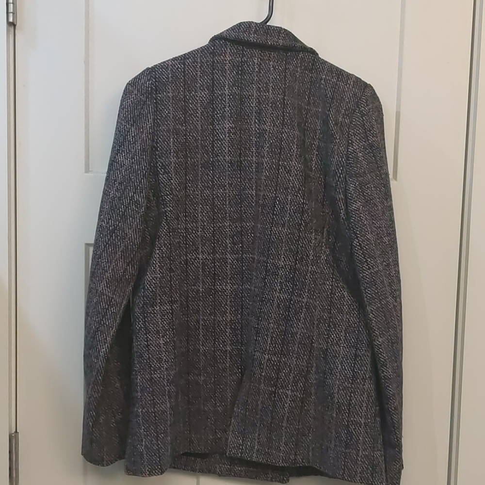 Blazer - Picture 4 of 4